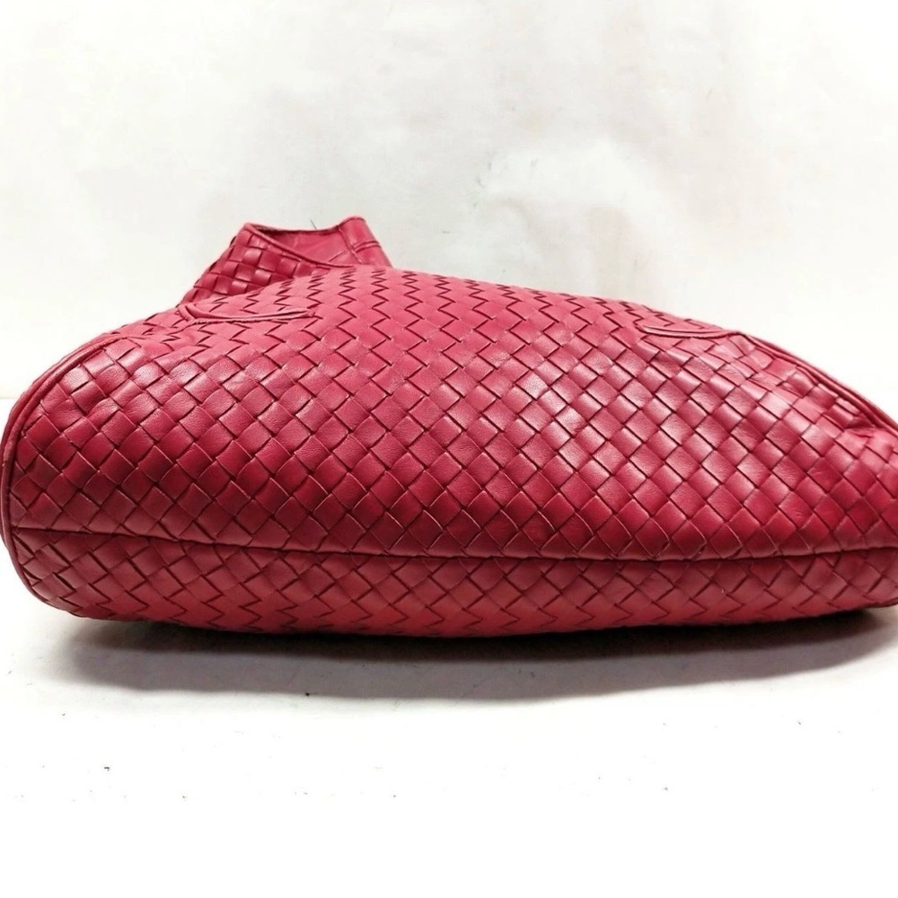 Bottega Veneta Red Intrecciato Hobo Bag. Lipstick red - Picture 4 of 16